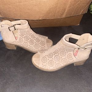 Nice tan boots for anywhere